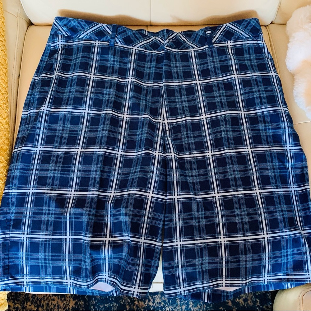BOLLE Golf Shorts - Picture 2 of 6